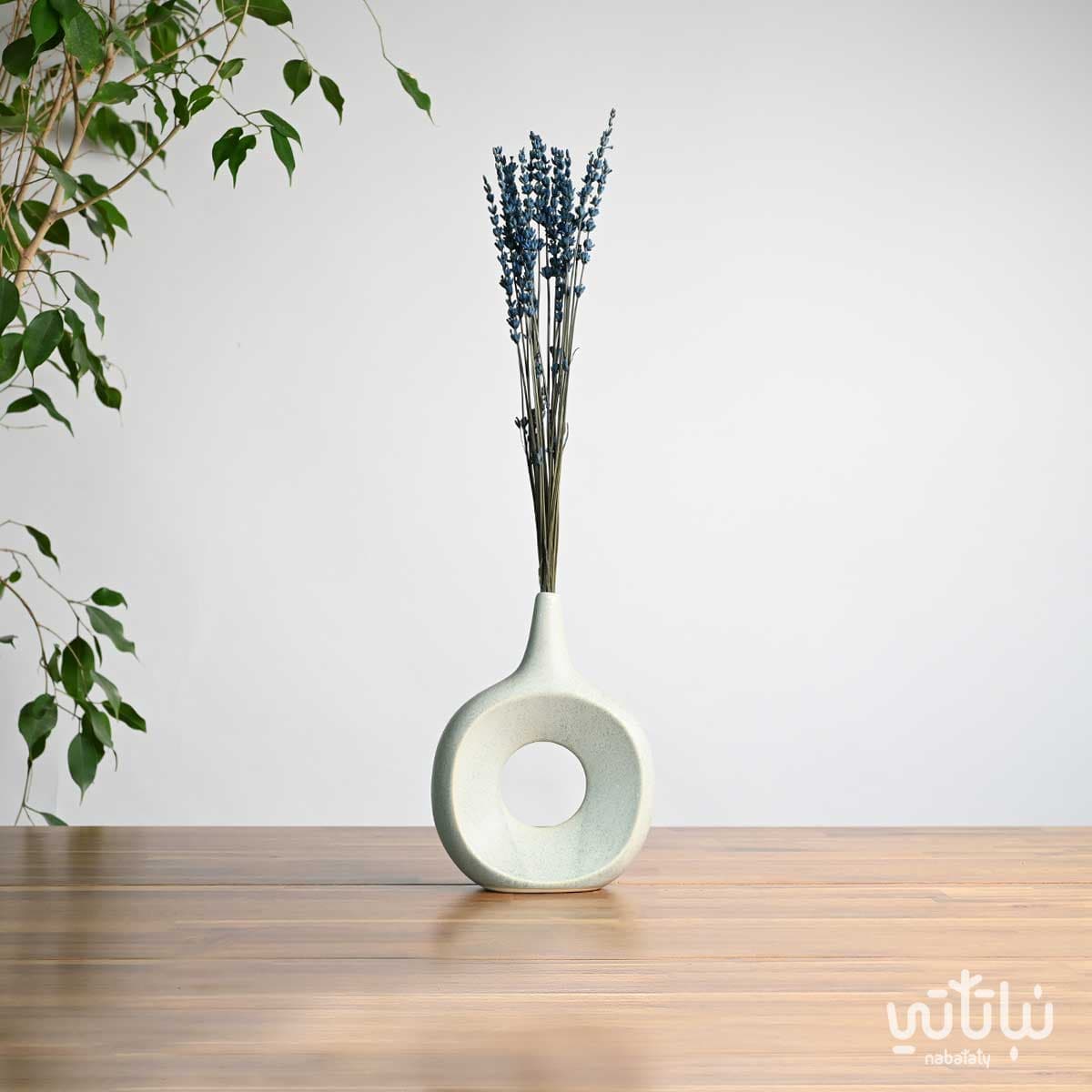 Small gray circular dried lavender vase 1