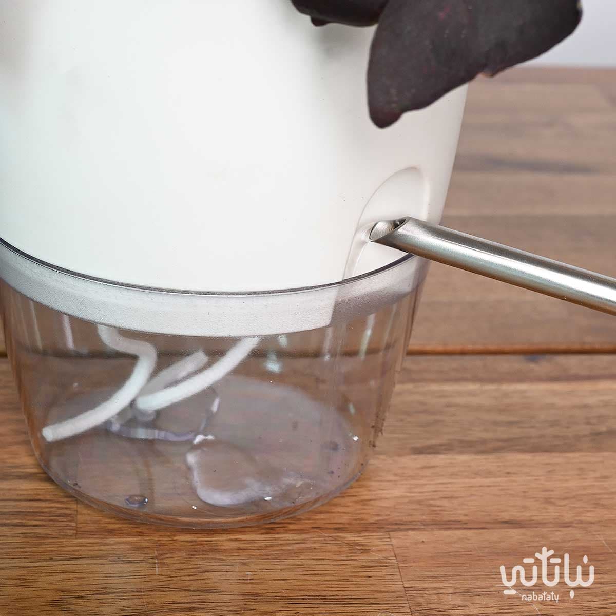 نبتة الشامروكس الارجواني في اصيص ذاتي الري ابيض 4