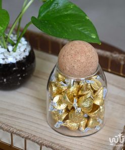 بوتس في صينية ذهبية صغيرة