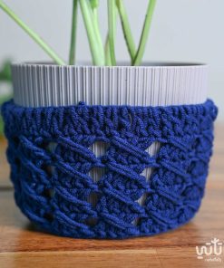 نبتة البوتس في اصيص بلاستيك ثيم شتوي ازرق